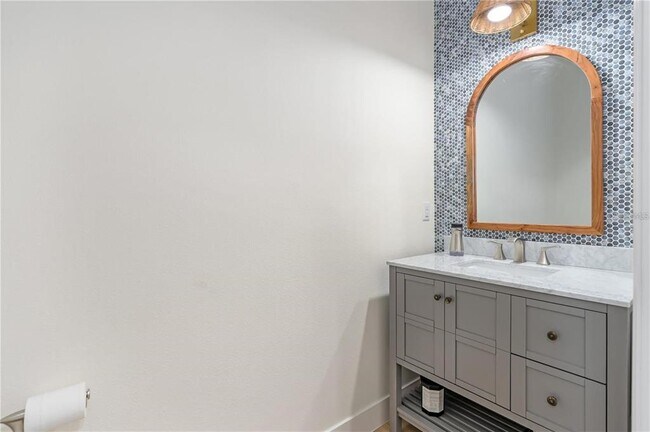 Building Photo - 350 2nd Ave E