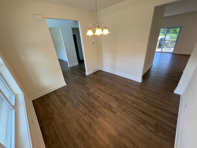 Building Photo - Charming 4 bedroom 3 bath in Ballston Lake #
