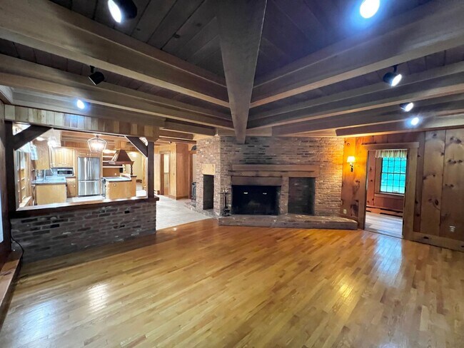 Building Photo - Private single family home for rent in East haddam