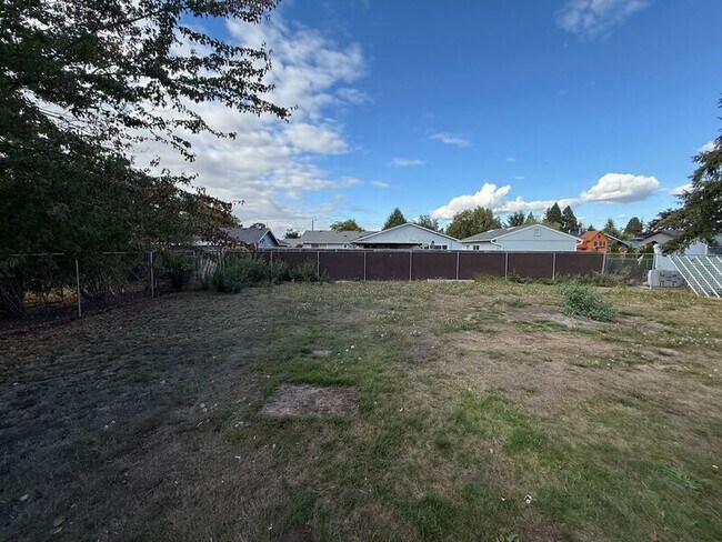 Building Photo - 2907 Moraga Ave SE