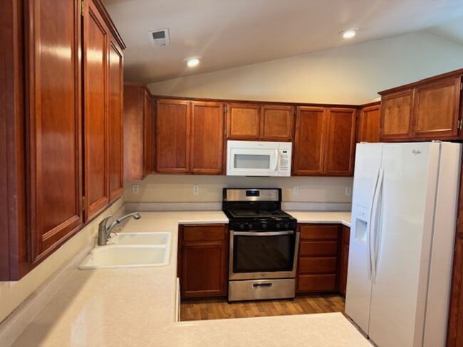 Building Photo - Central Point Single Level Home