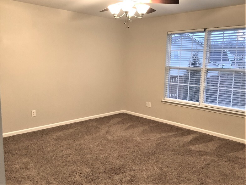 Building Photo - 4 Sandwort Ln