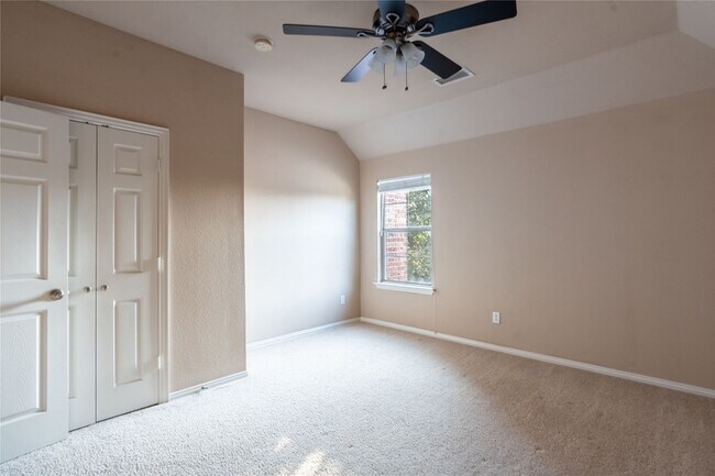 Building Photo - 2505 Vista Oaks Dr