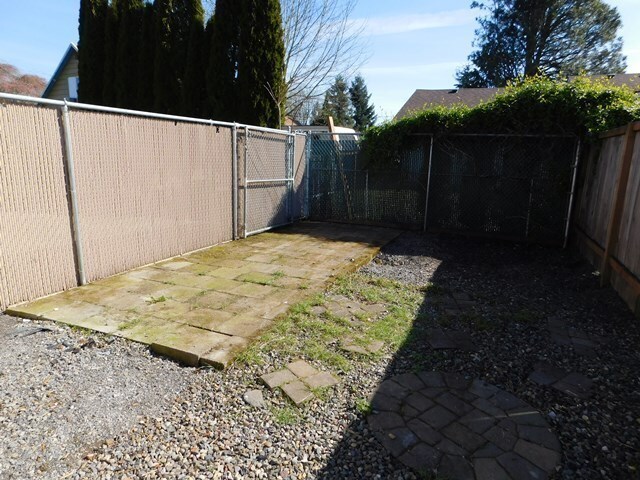 Building Photo - 2Bd/1Ba Single Story House - Available to ...
