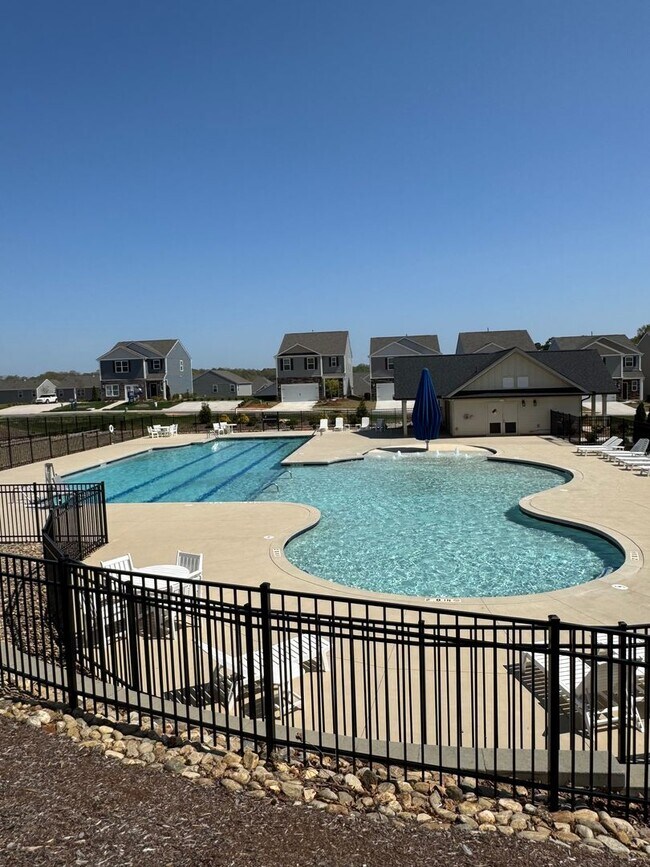 Building Photo - New Construction 3 bed 2 Bath Home in the Hamptons at Hickory! Prime Location!