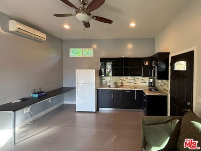 Building Photo - 6231 Royer Ave