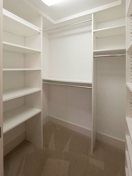 Building Photo - 64 Isle Of Venice Dr