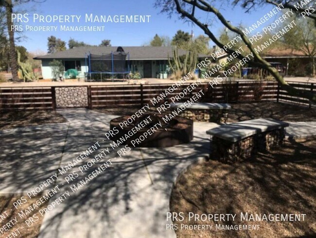 Building Photo - 603 E Solana Dr