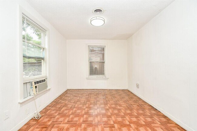 Building Photo - 4416 Mt Vernon St