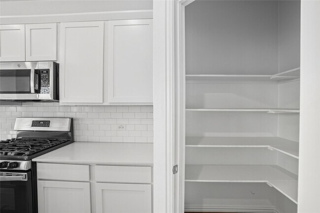Building Photo - 14725 Mainstay Way