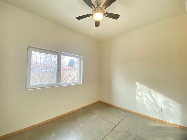 Building Photo - 1 MO. FREE RENT! Contemporary Retreat on Dunlap St.