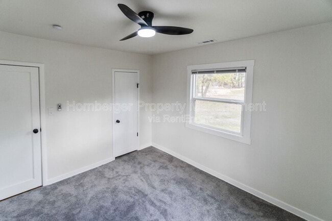 Building Photo - 1909 S Garden Springs Rd