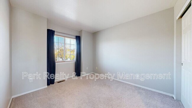 Building Photo - 8596 Bluegrass Cir