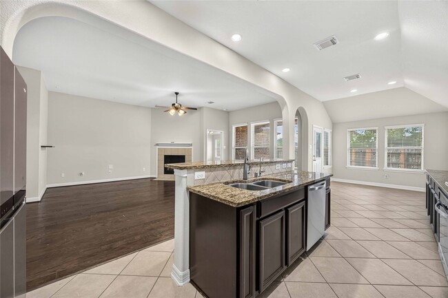 Building Photo - 28907 Crested Butte Dr