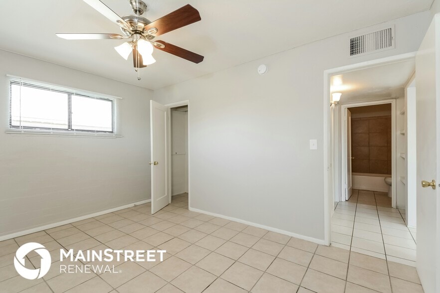 Building Photo - 4325 S 15th Ave