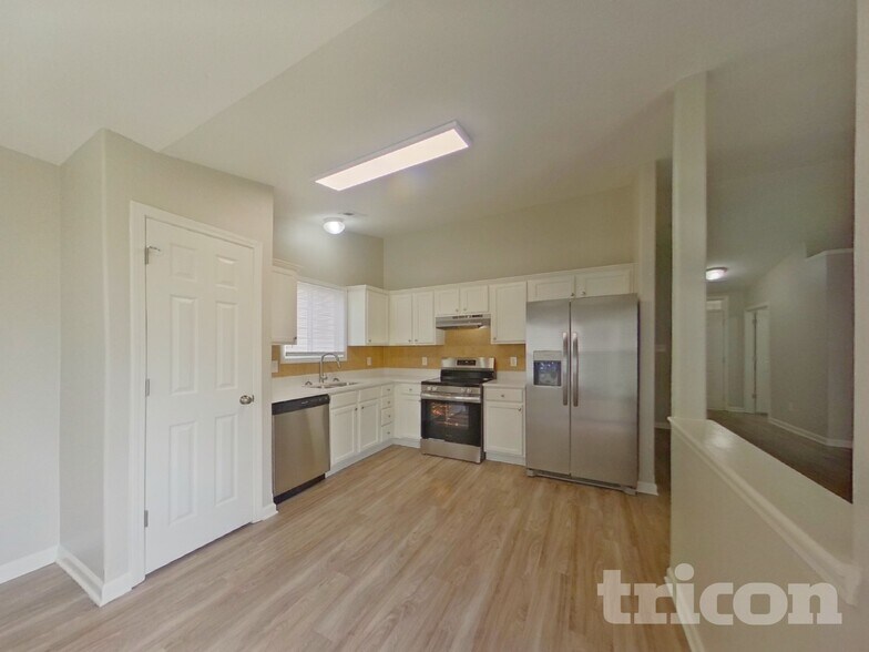 Building Photo - 6211 Whispering Brook Ct