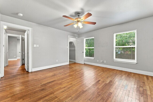 Building Photo - 4612 Bennett Ave