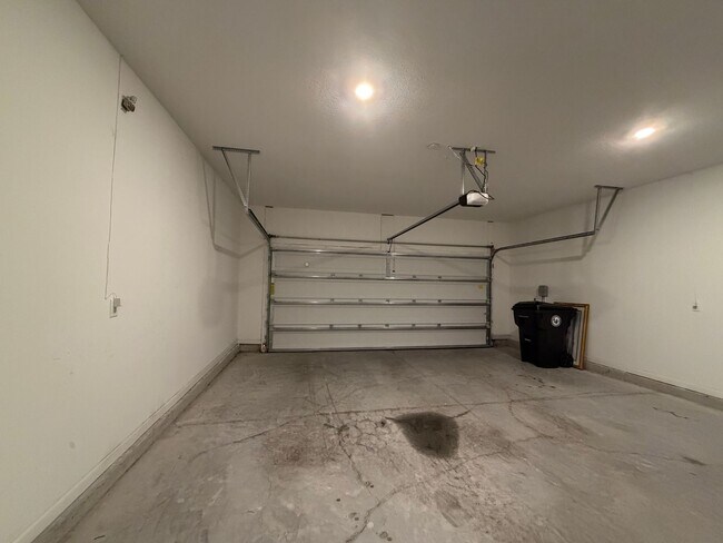 Building Photo - 2993 Crossfield Dr