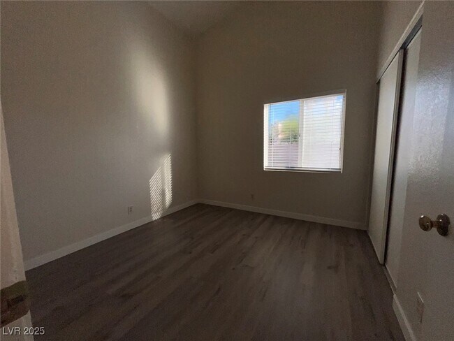 Building Photo - 635 Delorean Dr