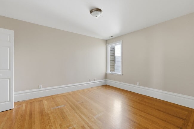 Building Photo - San Francisco Charm with Modern Upgrades