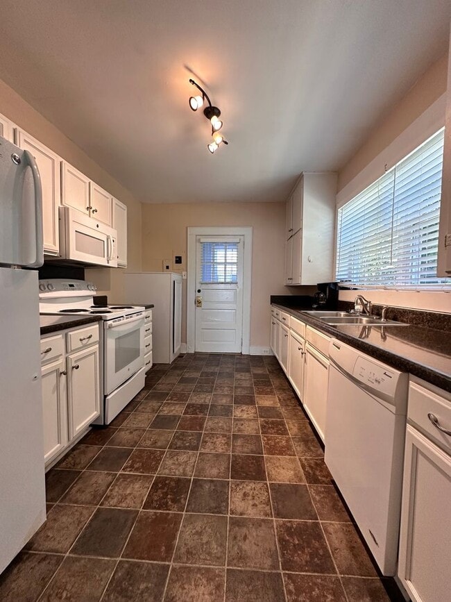 Building Photo - Exclusively Offered By Muse Realty LLC