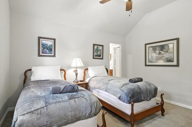 Building Photo - 2303 Chapelwood Dr