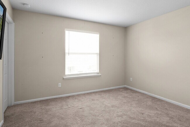 Building Photo - 3 Bedroom / 2.5 Bathroom Townhouse in the Meadows at Oakleaf