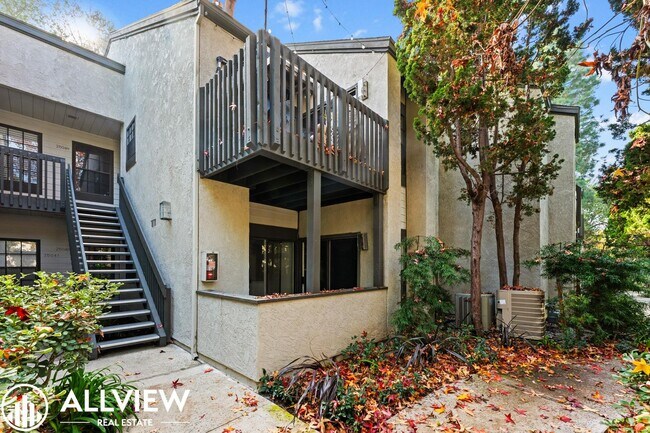 Building Photo - Beautifully Renovated 2-Bed, 2-Bath Home in a Gated Community!