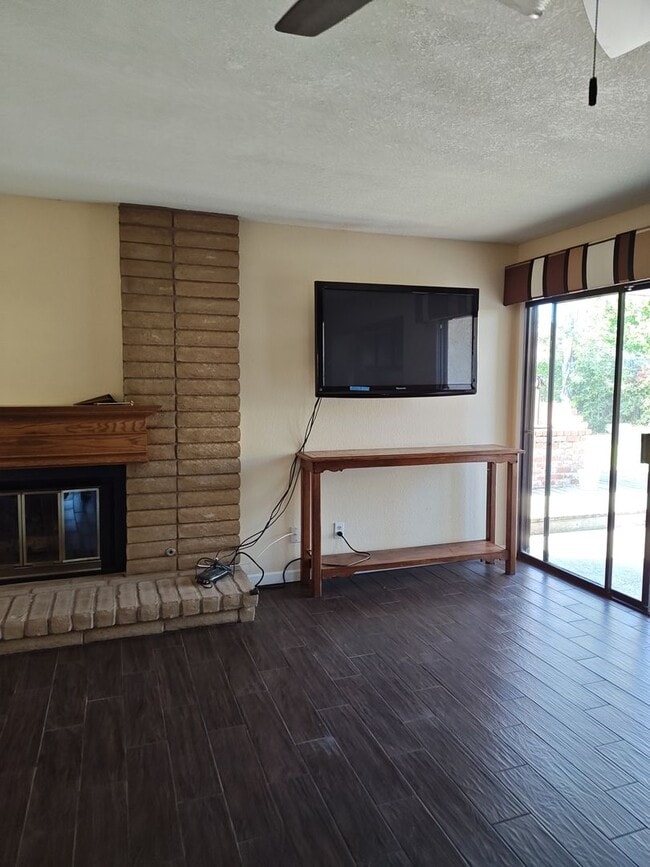 Building Photo - Charming Single-Story Home with Bonus Space & Beautiful Backyard