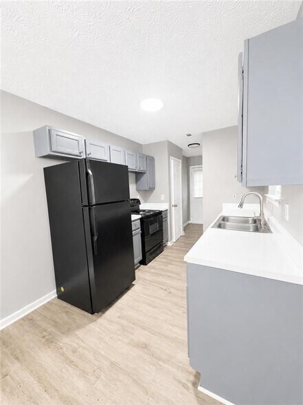 Building Photo - 8011 Trinity Park Dr