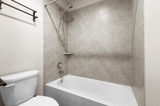 Building Photo - 8207 Amaryllis Ct