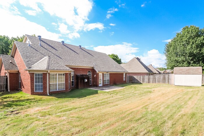 Building Photo - 2402 Mason Dr