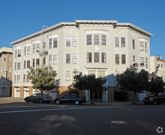 Building Photo - 2 Alhambra St