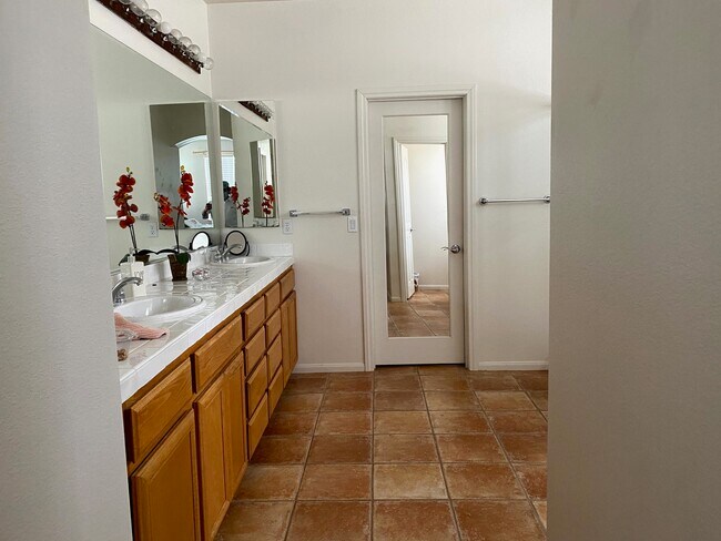 Building Photo - 3682 Torrey View Ct