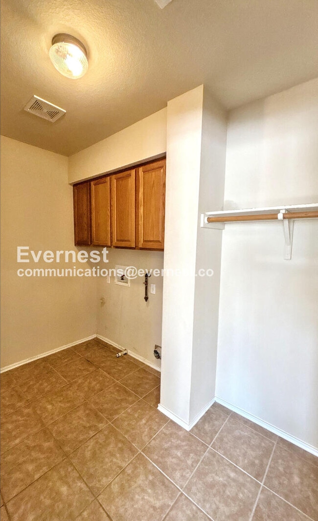 Building Photo - 3505 Fitzroy Ave