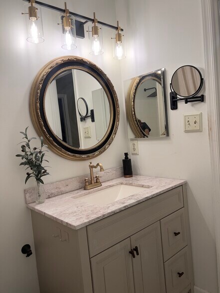 Guest bathroom - 111 E Colonial Dr