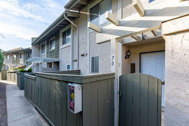 Building Photo - 3 Bedroom Townhome in the Gated College Park Community of San Diego
