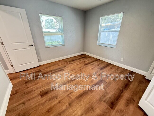 Building Photo - 2809 Marconi St