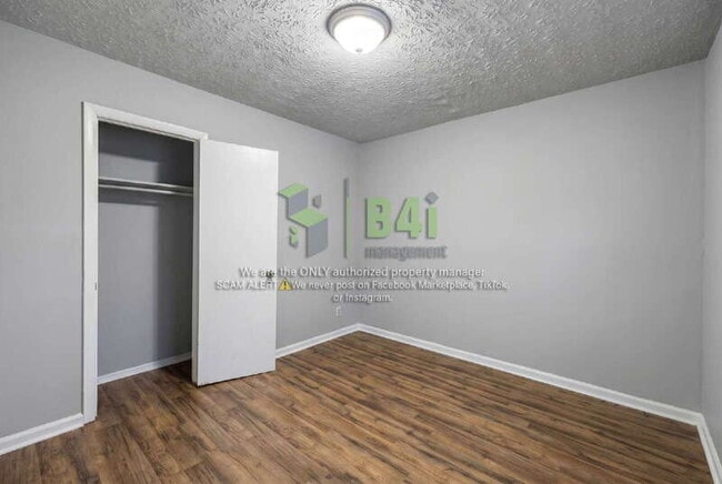 Building Photo - 1313 Ridgeview Dr