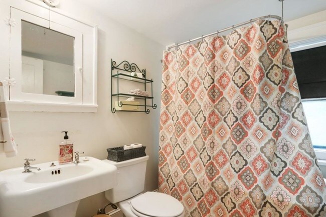 Building Photo - 1079 E Clifton Rd NE