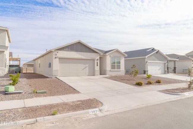 Building Photo - 13821 Madero Dr