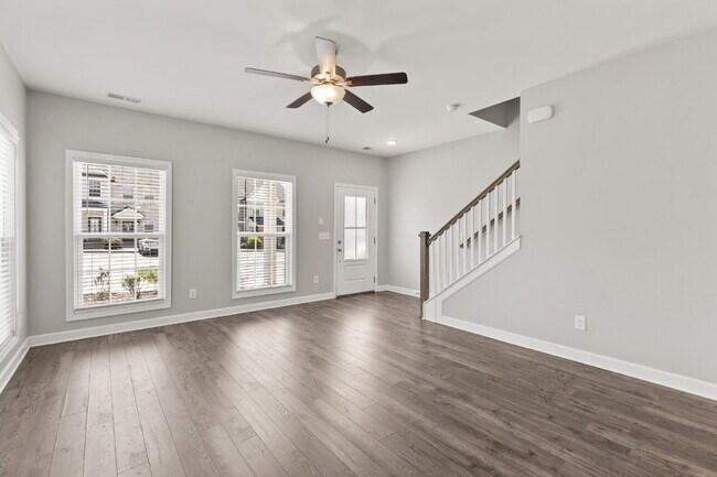 Building Photo - Luxury End-Unit Townhome Near 386 & Long Hollow Pike | Designer Finishes, Prime Location & Mainte...
