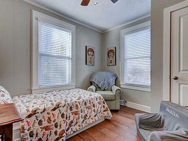 Building Photo - South Knox 3BR/2BA - TWO kitchens; great for roommates