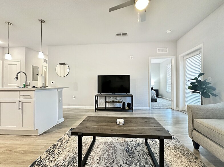 Building Photo - 1323 Sands Ter E