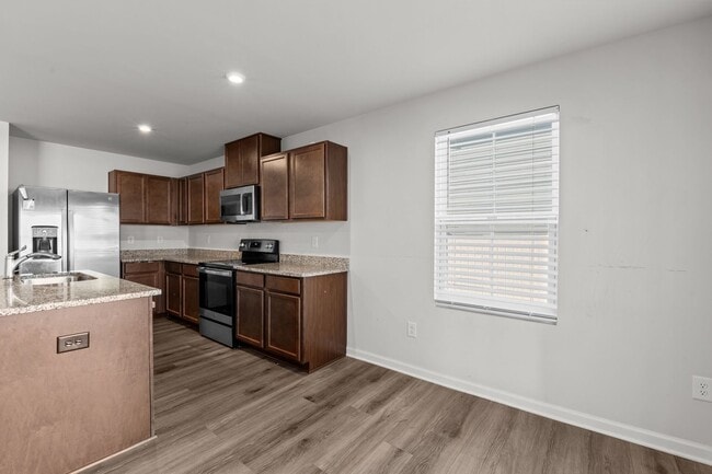 Building Photo - YORK COUNTY 4Bdrm w/Fenced BCKYD.