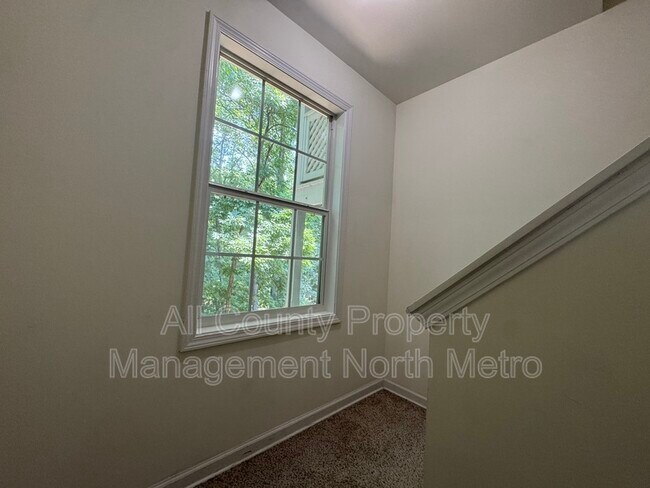 Building Photo - 3900 Riverlook Pkwy SE