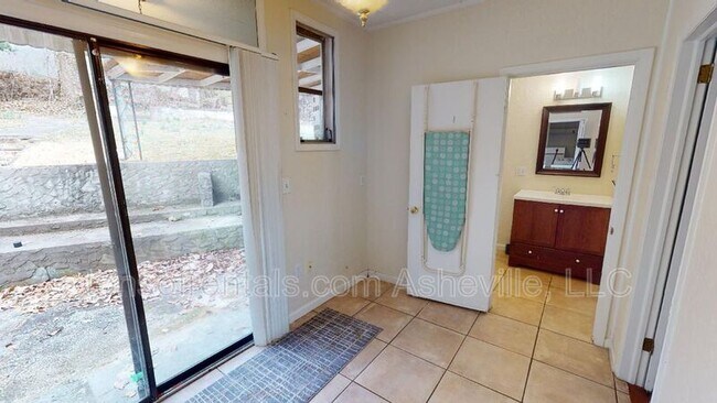 Building Photo - 170 Birch Ln