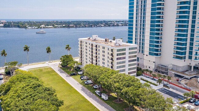 Building Photo - 1501 S Flagler Dr