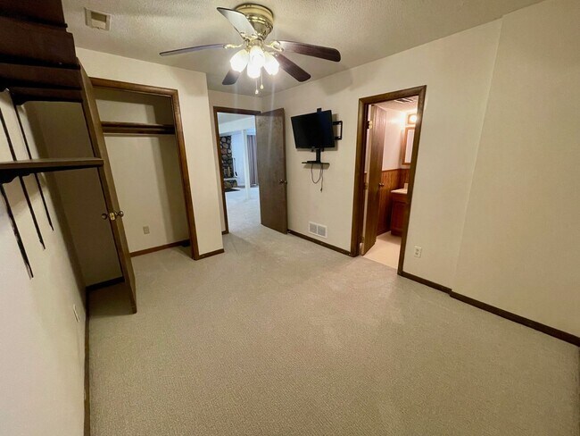 Building Photo - Unique 4 Bedroom Home on Dead-End Road w/ 6 Acres