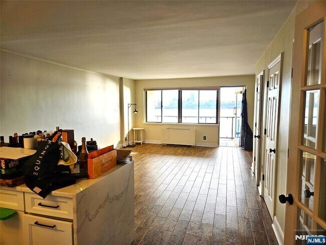 Building Photo - 1203 River Rd